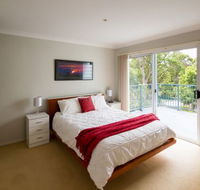 The Lake Limo - Accommodation Sunshine Coast