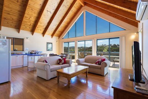 Eden Holiday Rentals - Accommodation Sunshine Coast 4