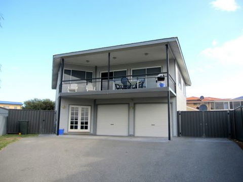 Lancelin Beach Breaks Holiday Accommodation - Accommodation Sunshine Coast 0