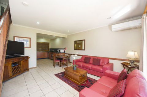 Portside Executive Aparments - Accommodation Sunshine Coast 3