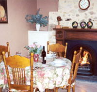 Burdett's Waratah Cottage - Accommodation Sunshine Coast