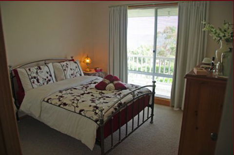 Sunsets Cottage - Accommodation Sunshine Coast 0