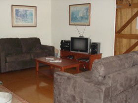 Hooters Hut And Possums Hollow - Accommodation Sunshine Coast 0