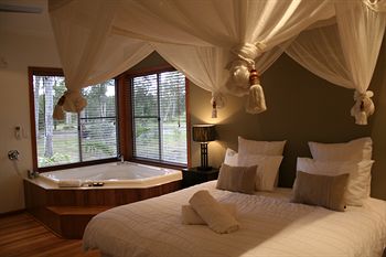 Lake Weyba Cottages Noosa - Accommodation Sunshine Coast 4