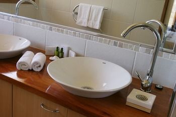 Lake Weyba Cottages Noosa - Accommodation Sunshine Coast 9
