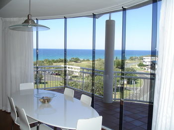 Beachside Resort - Kawana Waters - Accommodation Sunshine Coast 2