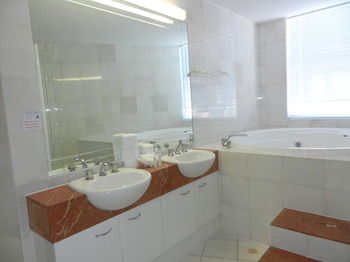 Beachside Resort - Kawana Waters - Accommodation Sunshine Coast 36