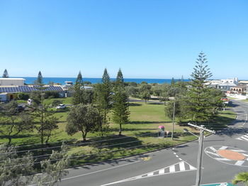 Beachside Resort - Kawana Waters - Accommodation Sunshine Coast 40