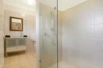 Artisan Spa Views - Accommodation Sunshine Coast 7