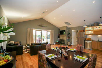 Lilies Luxury Retreats - Accommodation Sunshine Coast 32