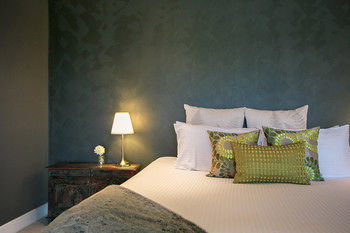 Lilies Luxury Retreats - Accommodation Sunshine Coast 36