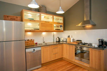 Lilies Luxury Retreats - Accommodation Sunshine Coast 38