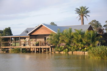 Lilies Luxury Retreats - Accommodation Sunshine Coast 39