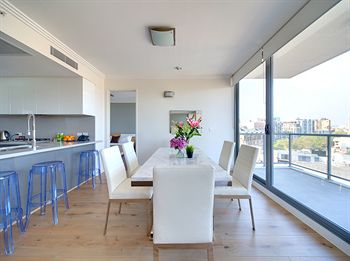 Zara Tower - Luxury Suites And Apartments - Accommodation Sunshine Coast 3