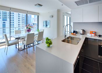 Zara Tower - Luxury Suites And Apartments - Accommodation Sunshine Coast 22