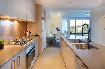 Zara Tower - Luxury Suites And Apartments - Accommodation Sunshine Coast 28
