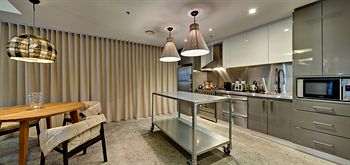 Zara Tower - Luxury Suites And Apartments - Accommodation Sunshine Coast 32