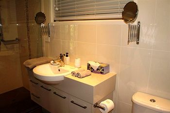 Arabella Guesthouse - Accommodation Sunshine Coast 9
