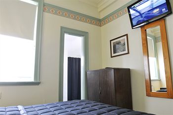 Hotel Gosford - Accommodation Sunshine Coast 0