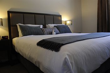 Riverside Oaks Golf Resort - Accommodation Sunshine Coast 3