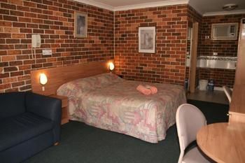 Forest Lodge Motor Inn & Restaurant - Accommodation Sunshine Coast 0