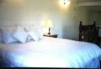 Hill Top Country Guest House - Accommodation Sunshine Coast 0