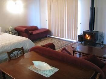 Hill Top Country Guest House - Accommodation Sunshine Coast 7