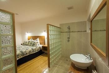 Coverdales B & B At Eumundi - Accommodation Sunshine Coast 2