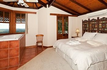 Treetops Accommodation Montville - Accommodation Sunshine Coast 23