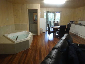 Treetops Accommodation Montville - Accommodation Sunshine Coast 43