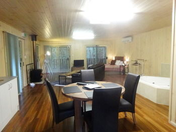 Treetops Accommodation Montville - Accommodation Sunshine Coast 44