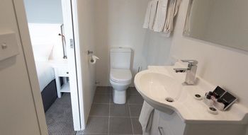 CH On Peel Boutique Hotel - Accommodation Sunshine Coast 0