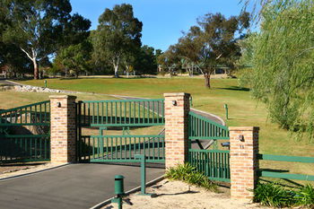 Relaxin - Accommodation Sunshine Coast 5