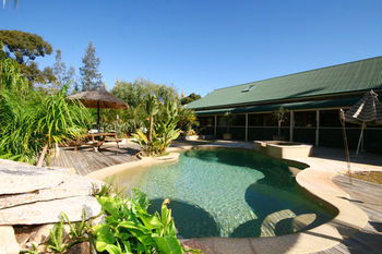 Relaxin - Accommodation Sunshine Coast 9