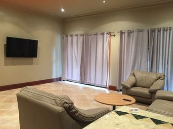 Relaxin - Accommodation Sunshine Coast 20