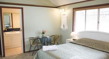 Santosa Cottage - Accommodation Sunshine Coast 4