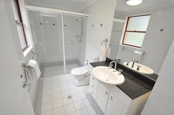 Balmain 12 Foy Furnished Apartment - Accommodation Sunshine Coast 2