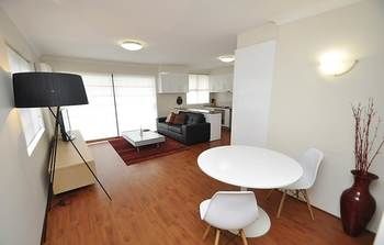 Balmain 4 Mont Furnished Apartment - Accommodation Sunshine Coast 6