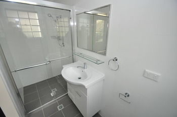 Balmain 2 Mont Furnished Apartment - Accommodation Sunshine Coast 2