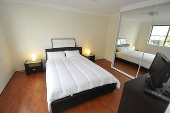 Balmain 2 Mont Furnished Apartment - Accommodation Sunshine Coast 4