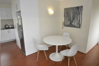 Balmain 2 Mont Furnished Apartment - Accommodation Sunshine Coast 10