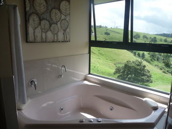 Bald Knob QLD Accommodation Sunshine Coast