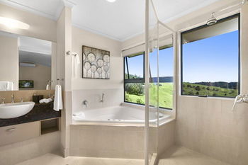 Top Of The Hill - Accommodation Sunshine Coast 11