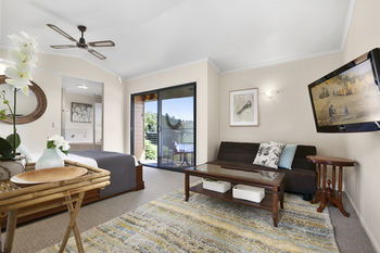 Top Of The Hill - Accommodation Sunshine Coast 14