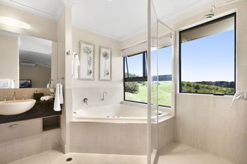 Top Of The Hill - Accommodation Sunshine Coast 18