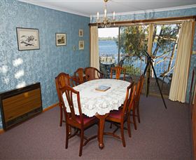 Waterside Accommodation - Derwent Retreat - Accommodation Sunshine Coast 2