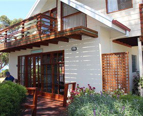 Anchlia Waterfront Cottages - Accommodation Sunshine Coast 1