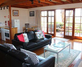 Anchlia Waterfront Cottages - Accommodation Sunshine Coast 5