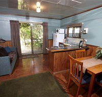 Crayfish Creek Van and Cabin Park and Spa Treehouse - Accommodation Sunshine Coast