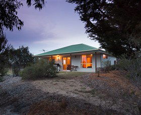 Shuckers Cottages - Accommodation Sunshine Coast 1